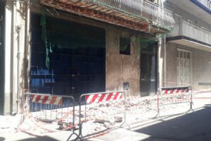 Paternò, cede balcone in via Alcantara: nessun ferito