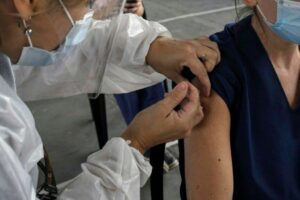 Nel Catanese vaccinazione di prossimità nei comuni. Alla ‘Verga’ di Biancavilla dosi Pfizer per i cittadini