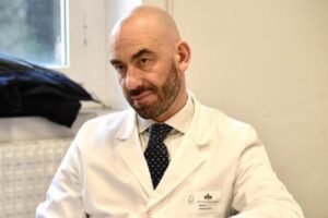 Covid, Bassetti: “Verificare se dietro No Vax ci siano organizzazioni sovversive”