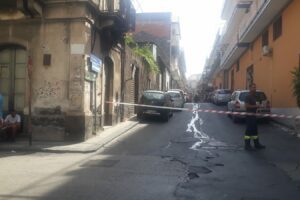 Paternò, piovono calcinacci in via Bellini: nessun ferito tra i passanti