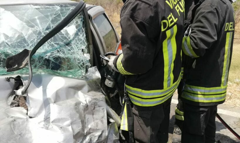 Ramacca, incidente mortale sulla ‘statale’ 288: scontro tra due auto. C’è anche una donna ferita