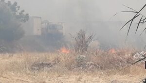 A Paternò e Valcorrente incendi in aree incolte: in azione Vigili del Fuoco e Protezione Civile