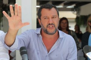 Salvini torna al ‘Papeete’: “Conte odia Draghi, fa il sabotatore e Letta gli fa da palo”