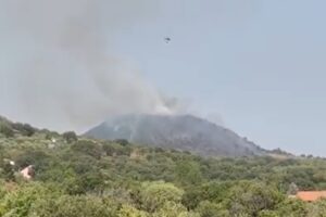 Belpasso, brucia il Monte San Leo: rogo forse di natura dolosa (VIDEO)