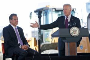 Usa, Biden chiede le dimissioni del governatore Cuomo accusato di molestie sessuali contro 11 donne