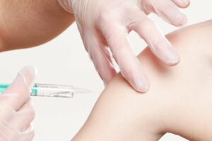 Covid, nei 55 comuni siciliani ‘poco vaccinati’ più mascherine e tamponi: filo diretto Asp ed enti locali