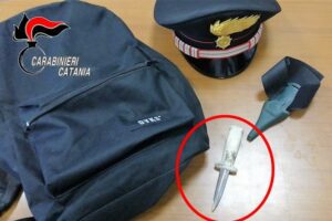 Aci Castello, stalker 33enne armato di coltello attendeva l’ex convivente: arrestato in flagranza