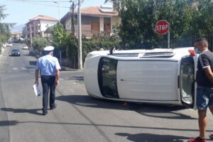 Belpasso, scontro tra due auto tra via Aldo Moro e via Gramsci: ferite 2 donne e un bambino