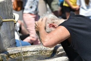 Meteo, mercoledì torna il gran caldo: bollino rosso in 8 città