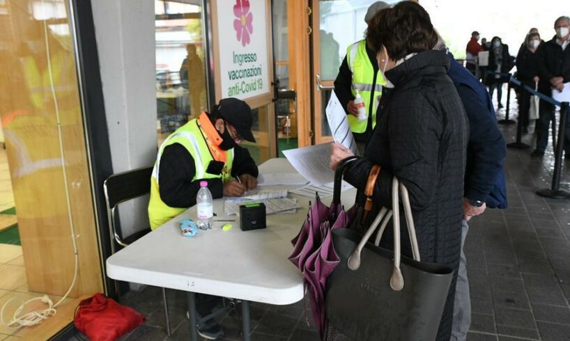 Vaccini, Biancavilla e Belpasso fanno gli straordinari: tutti i numeri per prenotare l’appuntamento