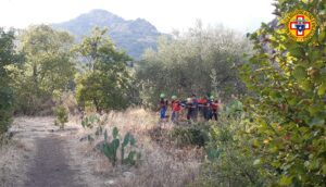 Gurne dell’Alcantara, Soccorso Alpino recupera escursionista dopo caduta: fuori da zona impervia con una barella