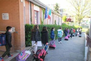 Scuola, primo giorno per 4 milioni di alunni: senza Green Pass si rischia multa fino a mille euro