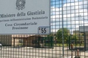 Detenuto napoletano spara colpi di pistola nel carcere di Frosinone: ministra Cartabia invia ispezione