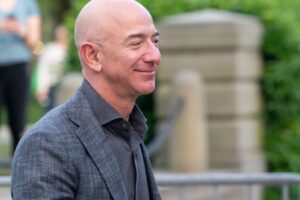 “Mr. Amazon” dona un miliardo di dollari per la tutela del pianeta: “Priorità ad aree di biodiversità”