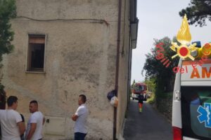 Cosenza, 4 persone uccise dalle esalazioni del mosto: cadute nella vasca durante la vendemmia