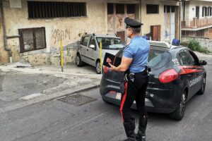 Catania, calci e pugni ai genitori invalidi: 37enne arrestato in flagranza