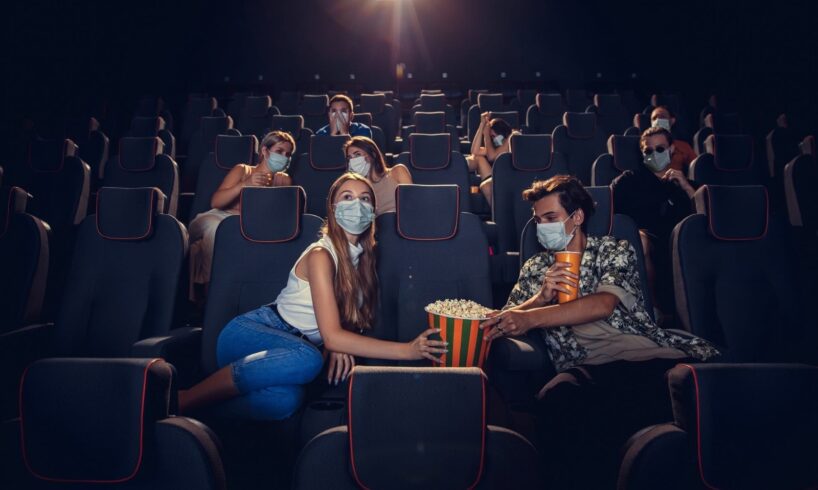 Covid, dall’11 riaprono al 100% cinema e stadi: discoteche al 50% al chiuso