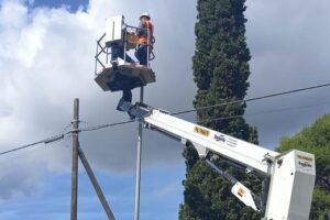 Belpasso, pubblica illuminazione in tilt per colpa di un fulmine: 110 pali danneggiati