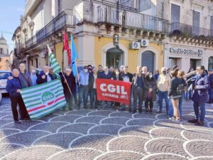 Paternò, in Piazza Indipendenza presidio Pd contro tutti i fascismi: “Città democratica non sta in silenzio”