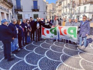 Paternò, in Piazza Indipendenza presidio Pd contro tutti i fascismi: “Città democratica non sta in silenzio”