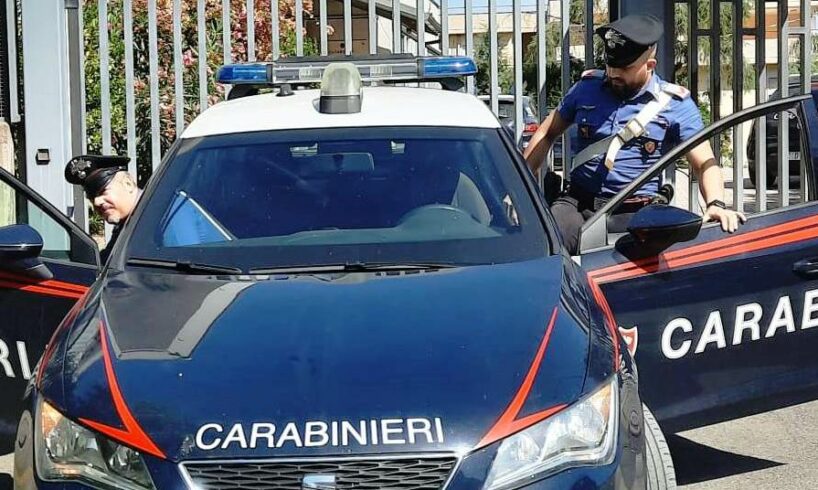 Palagonia, 43enne di Caltagirone arrestato nascondeva droga nelle mutande: suo amico aveva due coltelli