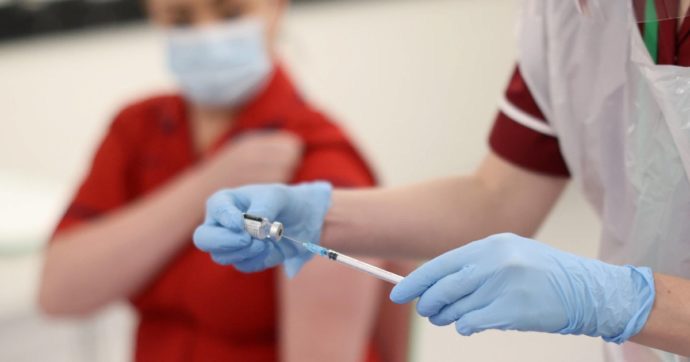 Vaccini, false esenzioni: imbarazzo Ordine dei Medici etneo dopo denuncia a 4 medici. La Mantia: “Pronti a provvedimento disciplinare”