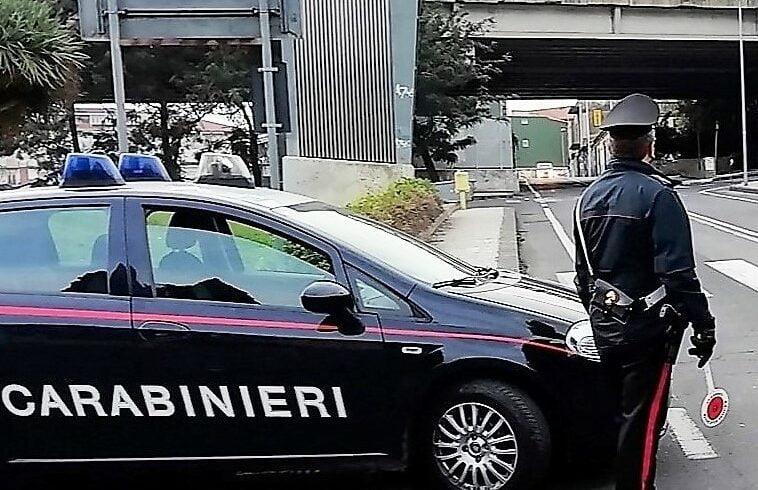 Misterbianco, picchia la fidanzata per gelosia e la lancia fuori dall’auto: 40enne arrestato per lesioni