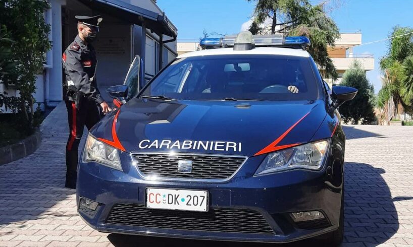 Scordia, rubano una Citroen e vanno a sbattere contro auto parcheggiata: minore arrestato e due denunciati