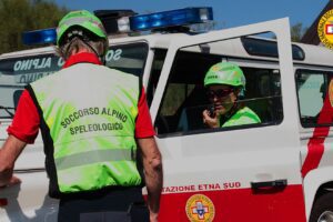 Etna, Soccorso Alpino recupera due bambine tedesche smarrite in un’escursione: sane e salve