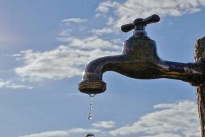 Paternò, forse oggi torna l’acqua: le rassicurazioni del presidente Ama dopo le proteste dei cittadini