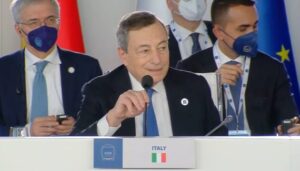 La foto del G20: i grandi della terra non possono esistere senza la cura dell’uomo