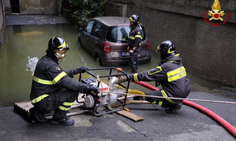 Catania, ‘Apollo’ si allontana e il maltempo lascia le macerie: oltre mille interventi dei Vigili del Fuoco