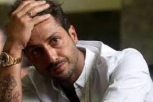 Fabrizio Corona fermato fuori da un locale nonostante sia ai domiciliari