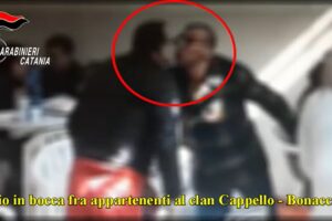 Catania, blitz ‘Alter Ego’: bacio in bocca fra gli uomini del clan Cappello-Bonaccorsi e droga sequestrata (VIDEO)