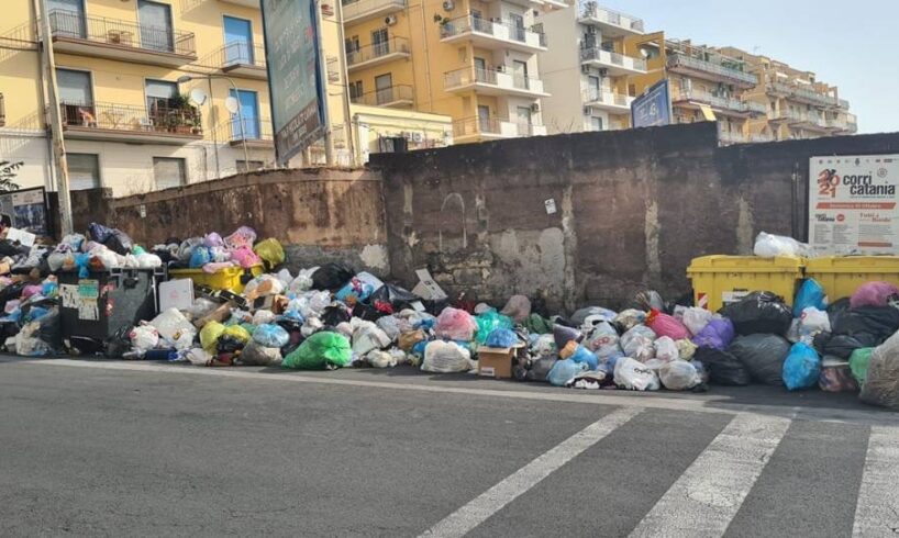 Catania, ‘alluvione’ monnezza: tavolo tecnico al Comune per evitare emergenza sanitaria