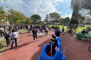 Paternò, l’assessore Scavone inaugura il parco giochi inclusivo “Papa Giovanni XXIII”: Regione ne ha finanziati 163 in Sicilia