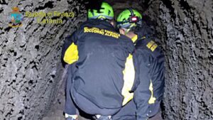 In una grotta sull’Etna trovati resti umani: sono di un uomo la cui morte risale a circa 40 anni fa