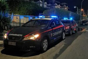 Acireale, picchia l’anziana madre e tenta di strangolarla: 42enne arrestato