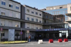 Acireale, in ospedale intervento d'urgenza in laparoscopia ginecologica: tra i primi in Italia