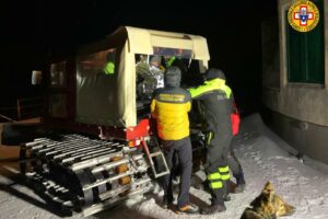 Etna, tre giovani escursionisti salvati dal Soccorso Alpino: bloccati da neve e freddo sul versante nord