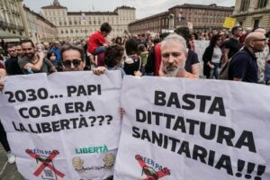 No vax e No green pass, perquisizioni in tutta Italia agli attivisti di ‘Basta Dittatura’