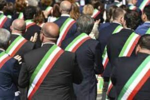 Comuni in crisi finanziaria, i sindaci chiedono un incontro ai nove prefetti siciliani: “Assenza di atti concreti dopo incontro con il Governo”