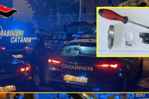 Catania, rapina una prostituta e investe con auto ‘gazzella’ dei carabinieri: 41enne arrestato