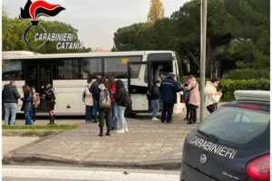 Paternò, controlli sul green pass: sanzioni per 4 passeggeri e per l'autista dell'autobus