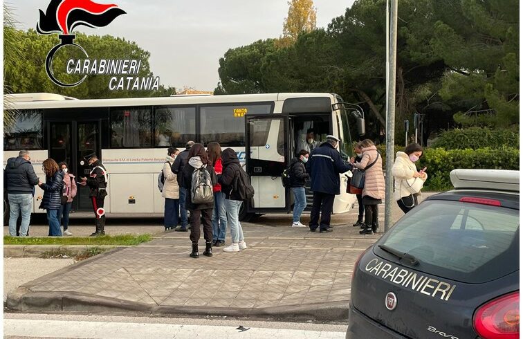 Paternò, controlli sul green pass: sanzioni per 4 passeggeri e per l'autista dell'autobus