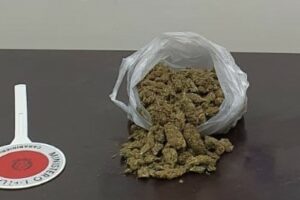 Paternò: dentro l’auto moglie, figli e mezzo kg di marijuana: 37enne arrestato in flagranza