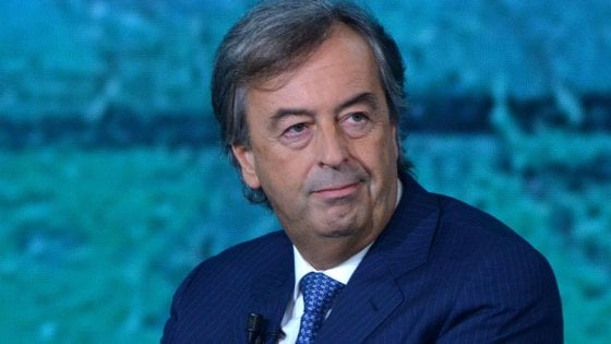 Covid, Burioni: “Non è vero che i vaccinati infettino quanto i non vaccinati. Incidenza massima nei bambini da 0 a 9 anni”