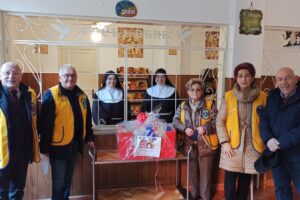 Natale solidale, ad Adrano e Biancavilla alimentari e dolciumi in regalo: iniziativa del Lions Club