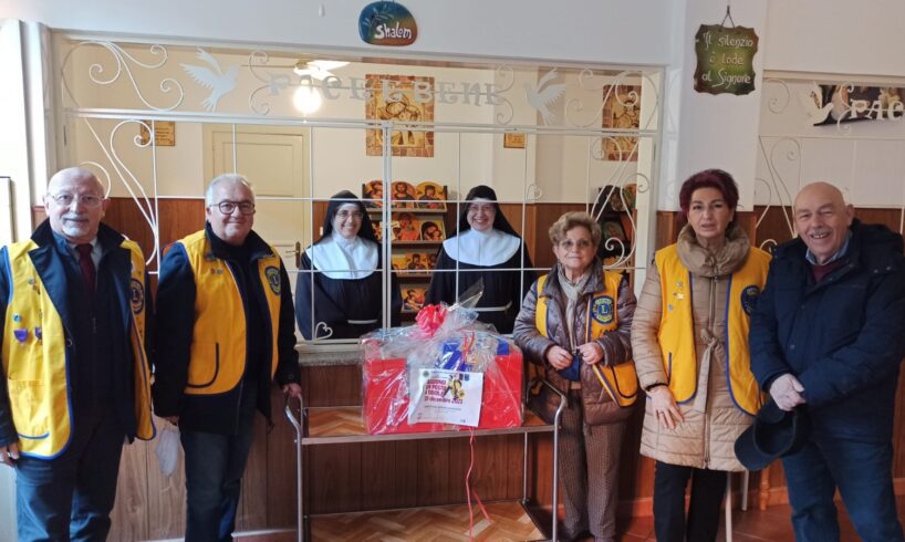 Natale solidale, ad Adrano e Biancavilla alimentari e dolciumi in regalo: iniziativa del Lions Club