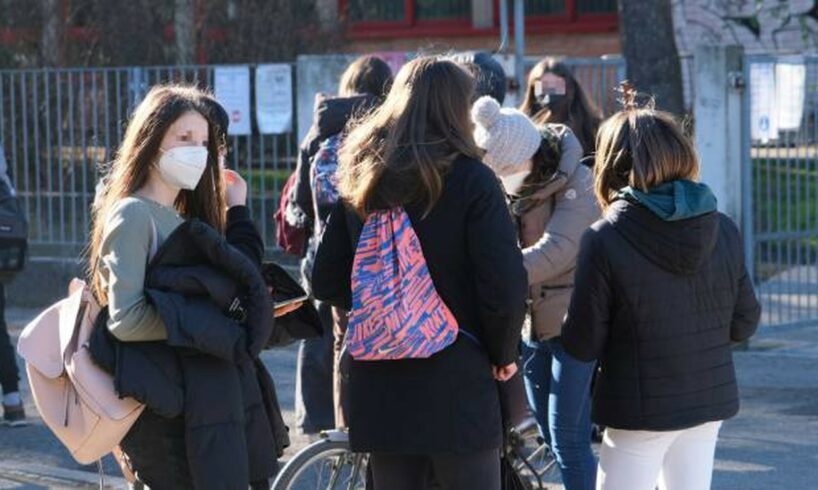 Covid, a Modena ‘prof’ rifiuta di indossare Ffp2: gli studenti protestano e abbandonano l’aula